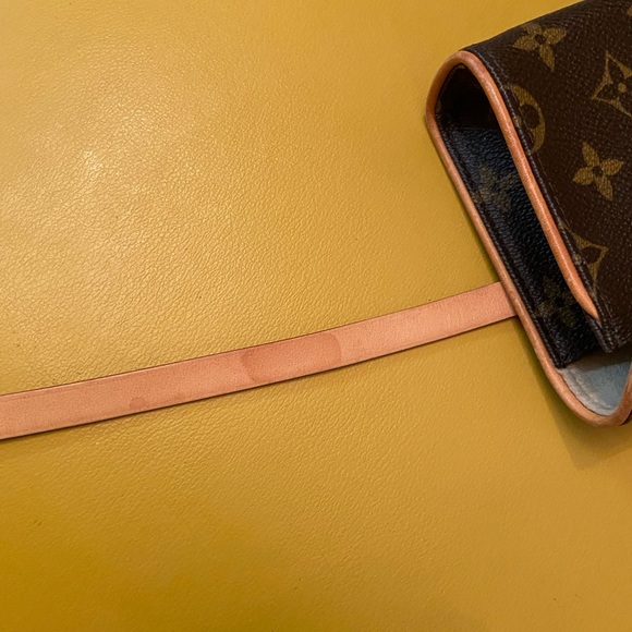 Louis Vuitton small belt bag florentine mini bum belt bag - Picture 5 of 13